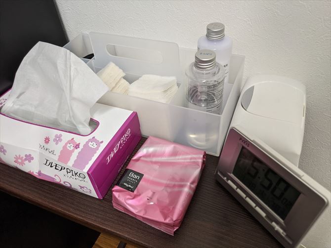 パーソナルジムRat新宿南口店::化粧水など、女性向けのアメニティも充実しています。