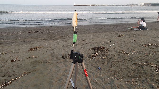 それを三脚に設置して、