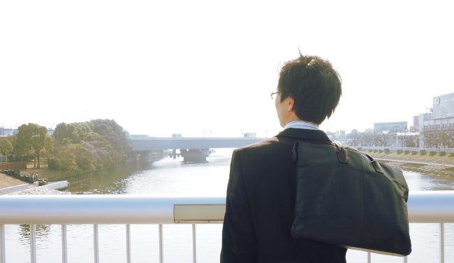 ふだんこの時間に空を見ることも、川をゆっくり見ることもなかったなぁ…