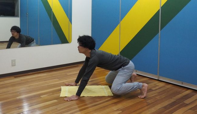 スタートは四つん這いです。

