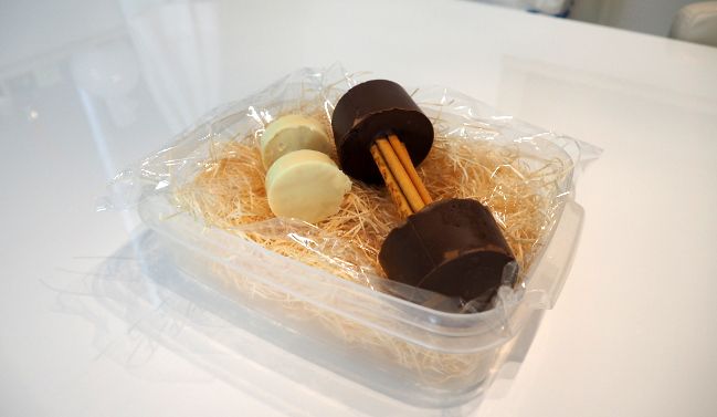 奥さん「いつまでもカッコよくいてほしいから、鉄アレイ型にしたの。」

