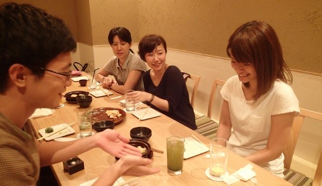 「よかったら飲まれますか？」
「え？いや、お構いなく…」

