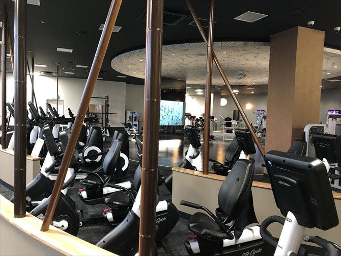 東急スポーツオアシス上大岡::竹を模した柱など、細かな部分まで和へのこだわりが感じられます。