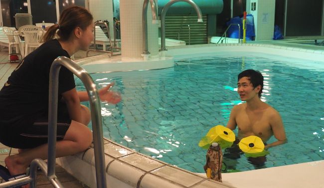 今回インストラクターを務めてくれたのは、プロの熱波師の佐藤あかねさん。
