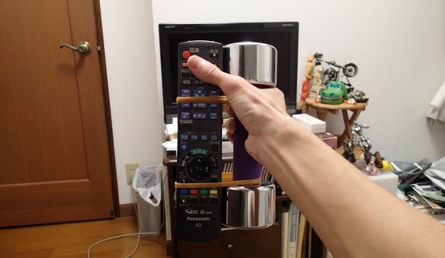 電源ボタンまで指が届きませんでした。工夫が必要です。

