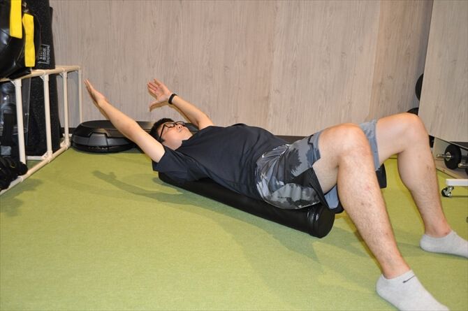 GRAM GYM::スタジオ前のストレッチエリア。