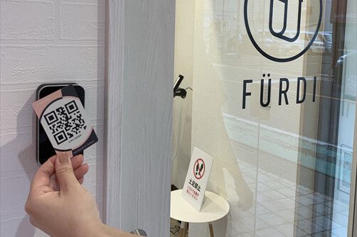 [女性専用] 新感覚のAI×フィットネス　ファディー 千歳烏山::トレーナー不在時は、許可された会員以外は入館できないようドアにロックが掛かり、このカードがないと開けられない仕組みとなっています。