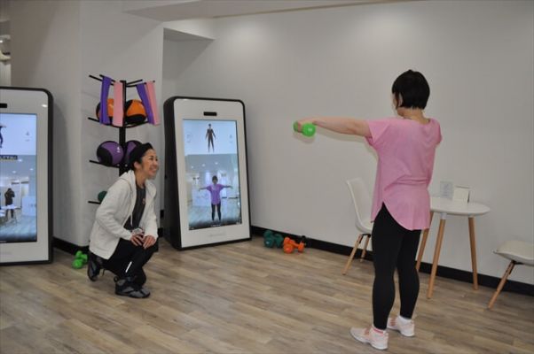 専門トレーナーとAIトレーナーのダブルトレーナー指導で「続けられるフィットネス」を提供する女性専用スタジオ「ファディー千歳烏山」