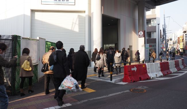 両手にごみ！駅でごみを持っていると出し忘れた感がすごい…！