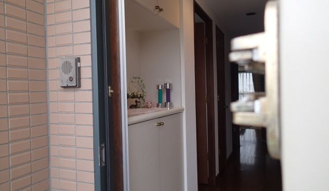 日用品に組み込まなくても、このように玄関に置くだけで運動喚起になります。