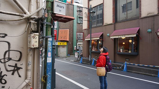 ビルばかりあってスーパーがない