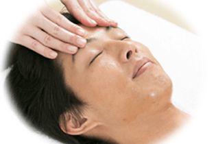 メンズエステも積極的に展開お互いにサポートし、パートナーと美しさを磨く。