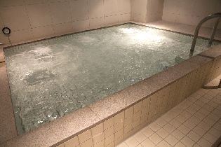 準天然(人工温泉)「光明石温泉?」でリラックス!!