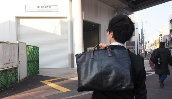 一見、出社前の駅の写真