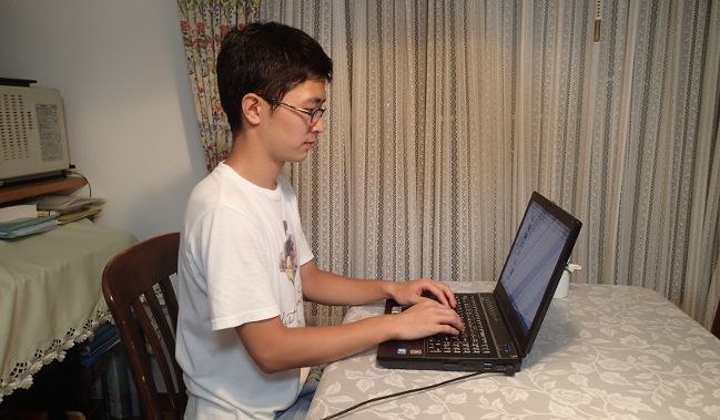 通常のタイピング。
METsを高めたい場合は背筋を伸ばしたり、空気椅子が必要です。

