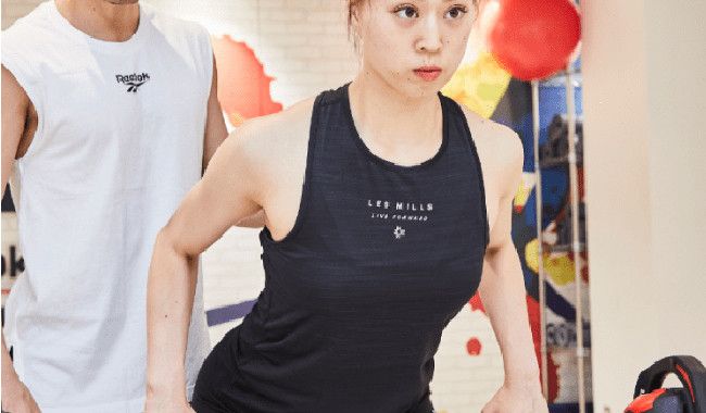 POINT 2 自体重を中心としたトレーニングで眠って いる筋肉を呼び覚まし、意図的に再活動