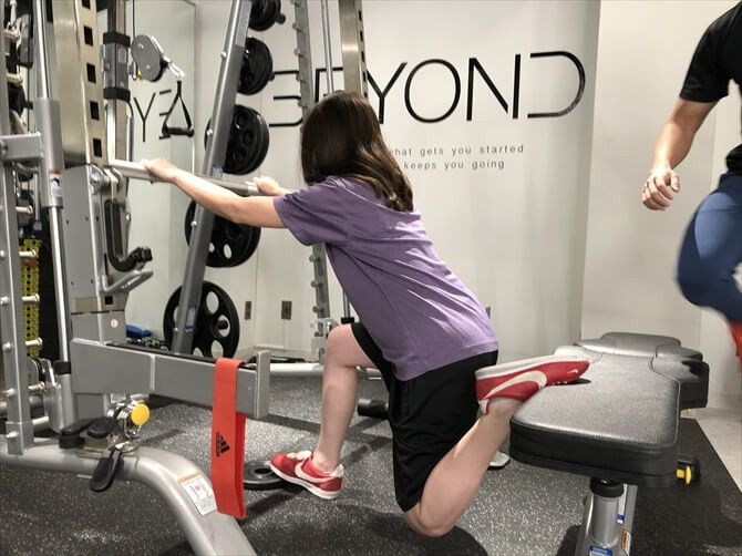 BEYOND(ビヨンド)ジム 川崎店::体力にもよりますが、10回から15回を1セットとして3セット行うのが基本。