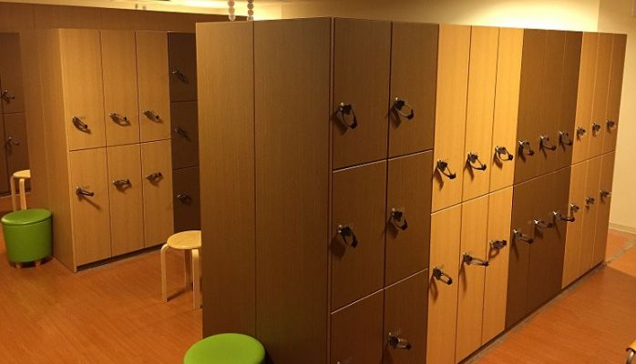 【ロッカールーム】広々空間で、周りを気にせずゆったりとご利用いただけます。