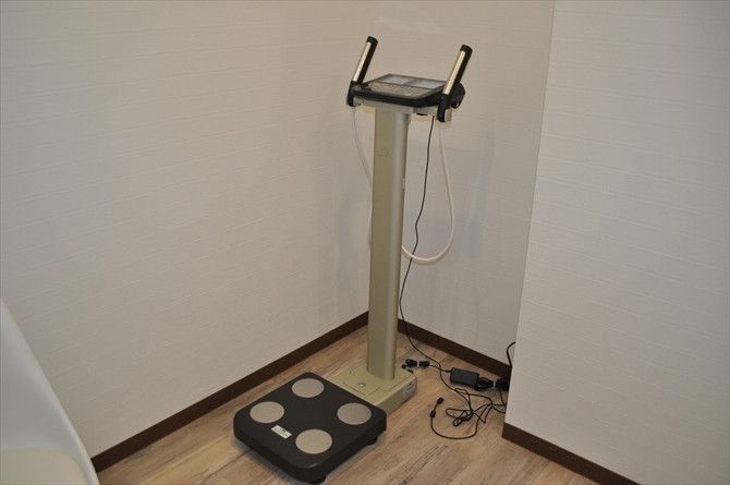 [女性専用] 新感覚のAI×フィットネス　ファディー 千歳烏山::スタジオ内には体組成計や血圧計なども完備。