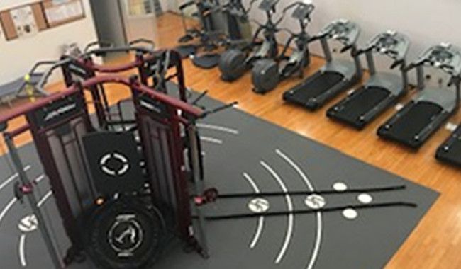 トレーニングジム 汗を流しながら、ココロはトラディショナルスピリットを身につけていく。