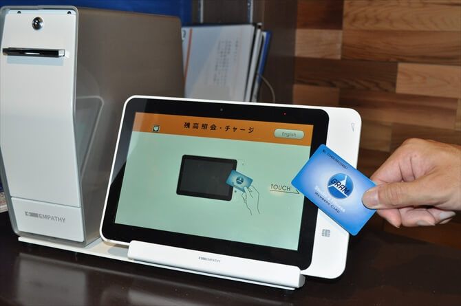 GRAM GYM::会員証はタッチ式でチェックイン、アウトの管理ができるほか、施設内で発生する料金のチャージも可能。