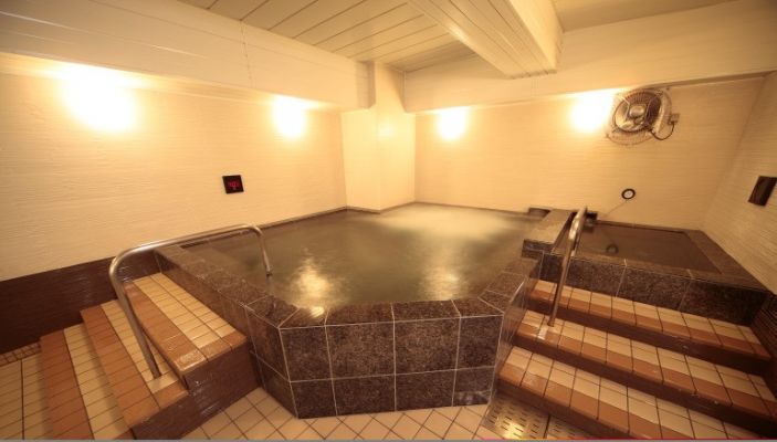 光明石の人工温泉でリラックス!