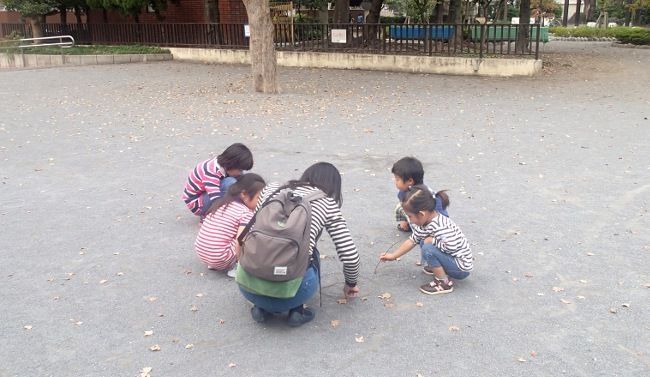 かなり懐いてくれたと思ったのですが、カメラ係をお願いしたお姉さんのほうがもっと懐かれてました。

