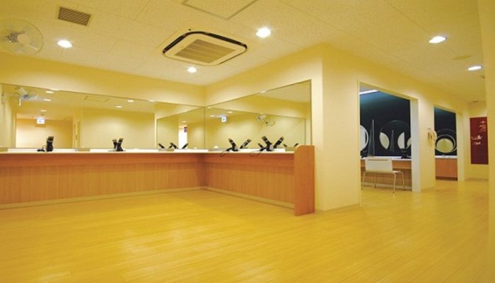【パウダールーム】ドライヤーは備え付けのものをご自由にお使いください。