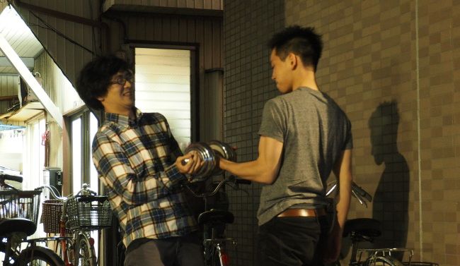 「鉄アレイありがとね！」
「いつも使ってるから、ないと変な感じだったわ。」
「どうりで腕太いわけだ！」

