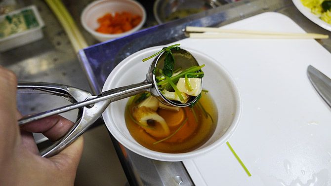 あと、私の家にはおたまもないので、アイスをすくうヤツを使った！