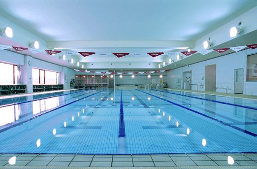 天候に左右されないプール