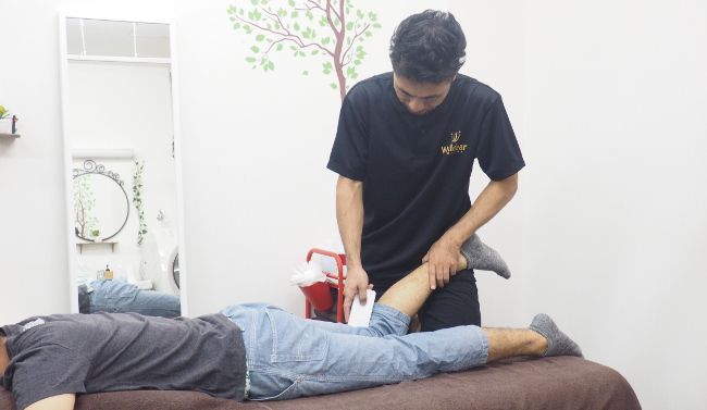 「あとは、スマホの角を使ってのツボ押しなんかもいいかもしれません。」
『あー。これ結構好きです。指より硬いから、押されている感がありますね』

