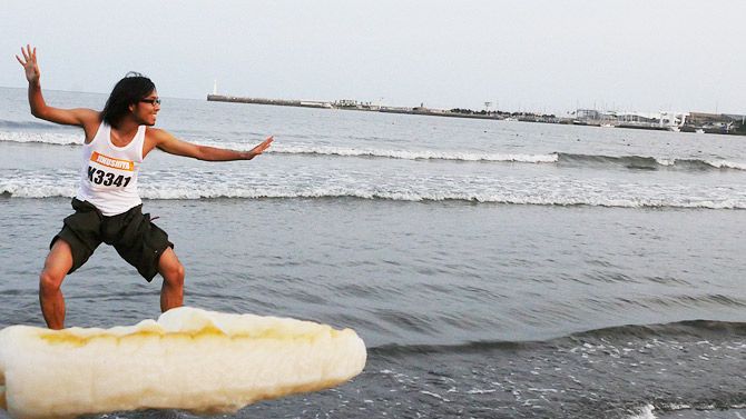 笹かまを横にすれば波乗りも可能！