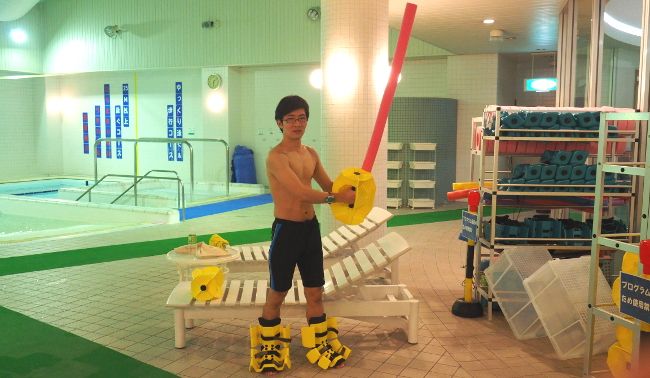 ヴゥゥゥーーン……
（どうする…コクピットだけ狙えるのか…？）