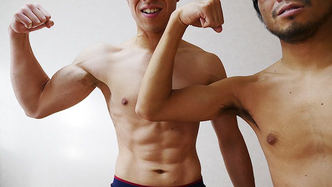 腕の太さも違う