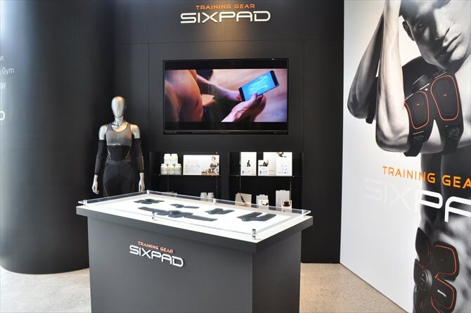 SIXPAD STATION 代官山（シックスパッドステーション）::エントランスは「SIXPAD（シックスパッド）」のショップスペースになっています。