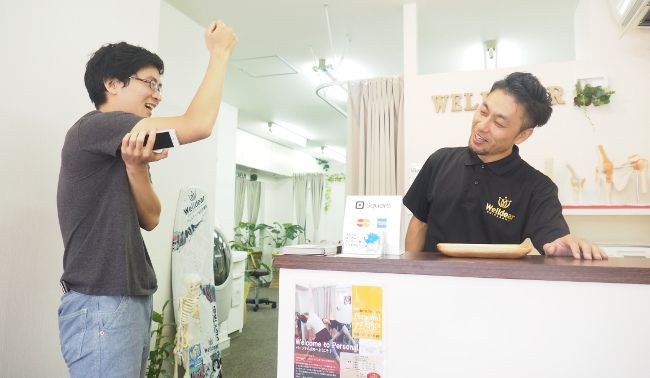 「え？携帯のバイブの振動でやってたの？」
『効果あるって言いましたよね。』
「携帯のバイブと振動マシンじゃ周波数も違うし…そんなことするとはこっちも思ってないです。」
『じゃあ、携帯のバイブでジムにあるブルブルマシンクラスの効果はないってことですか？』
「はい、ないでしょうね。」

