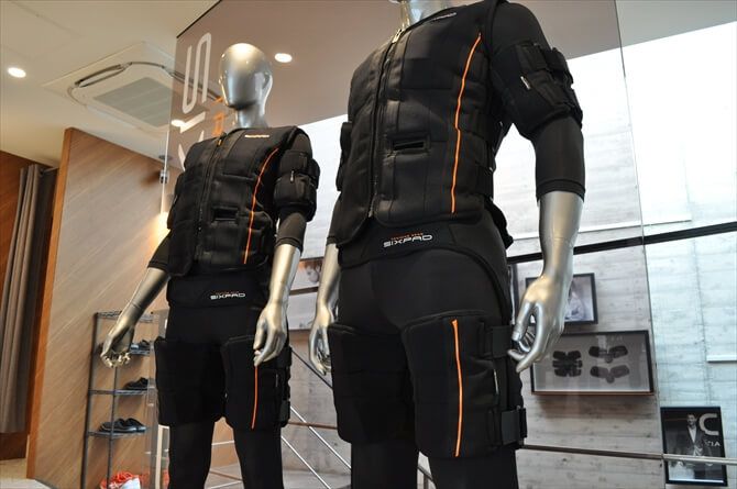 SIXPAD STATION 代官山（シックスパッドステーション）::これが、SIXPADから生まれたトレーニング専用スーツ。効率よく通電するため、全身同時に、バランスよく鍛えられます。