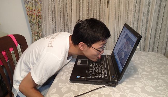 アゴタイピング。
普段使わない筋肉を使いますね…

