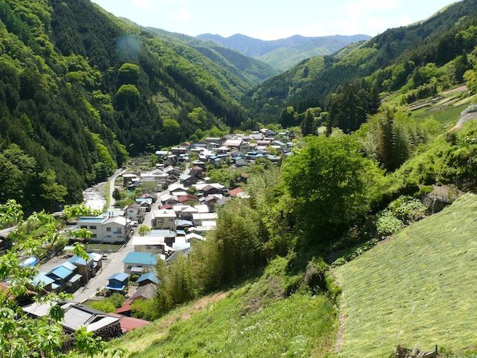 小菅村はこんなに山奥にある村です