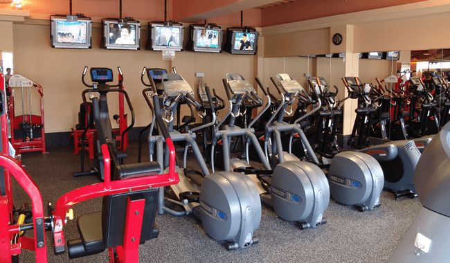 使いやすいマシンを備えたカーディオトレーニングエリア