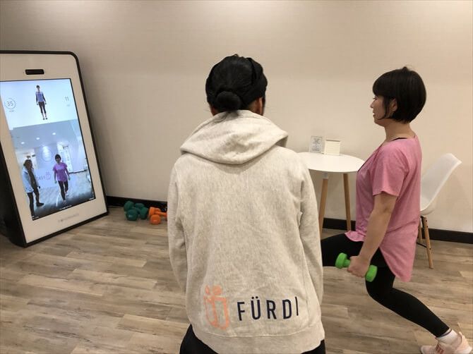 [女性専用] 新感覚のAI×フィットネス　ファディー 千歳烏山::メインとなる時間帯には、知識と経験豊富な専属トレーナーが常駐しており、その場でのサポートも提供。