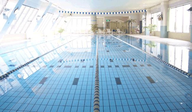 スイミングプール