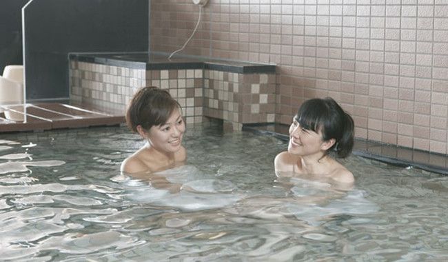 浴室　　スポーツクラブは運動するだけの場所じゃありません！リラックスもできるんです。