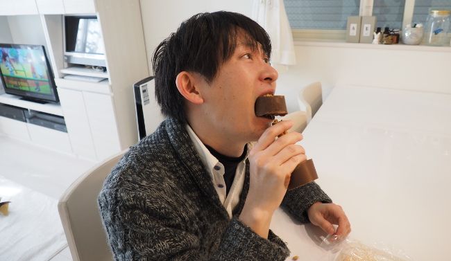 旦那さん「いただきます！」
ひるむことなく堂々とかぶりついてくれました。

