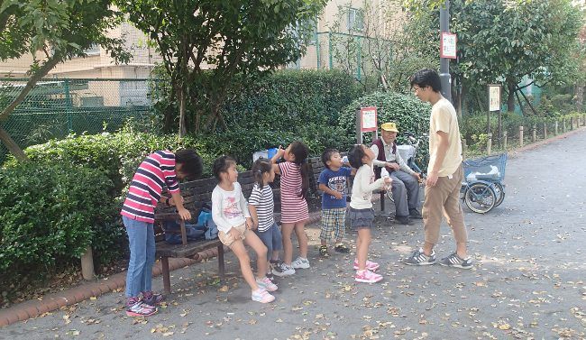 「殿、たかいたかいする？」
「うん、やってー！」

