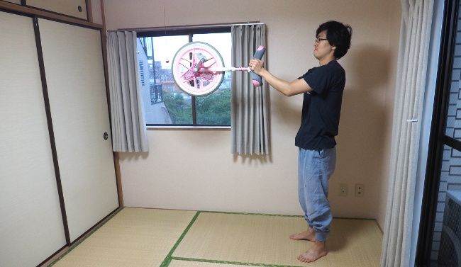 子供用でも5kgくらいはありそう。大人の筋トレには十分な重さです。