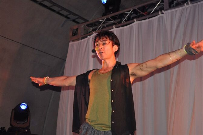 最初のセッションはパフォーミングアートの世界で活躍するRYUZIさんが進行。