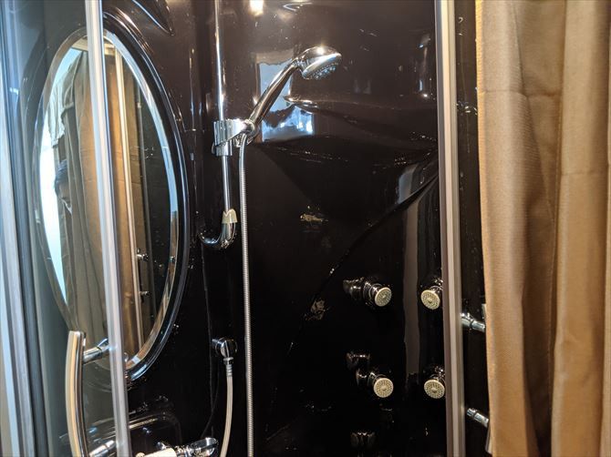 パーソナルジムRat新宿南口店::シャワールームも完備されているので、スッキリと汗を流して帰れます。