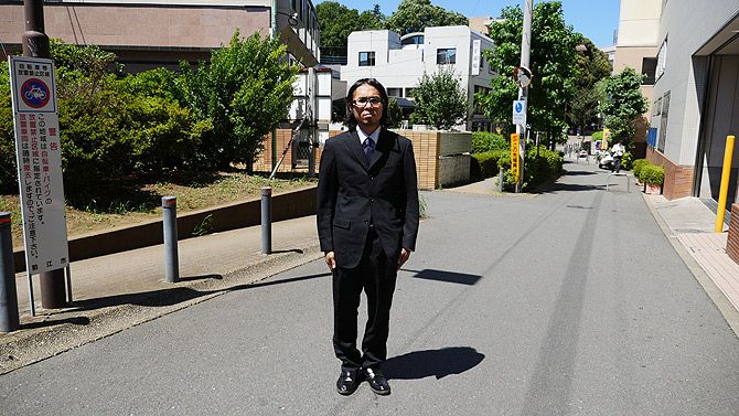 スーツで走ります